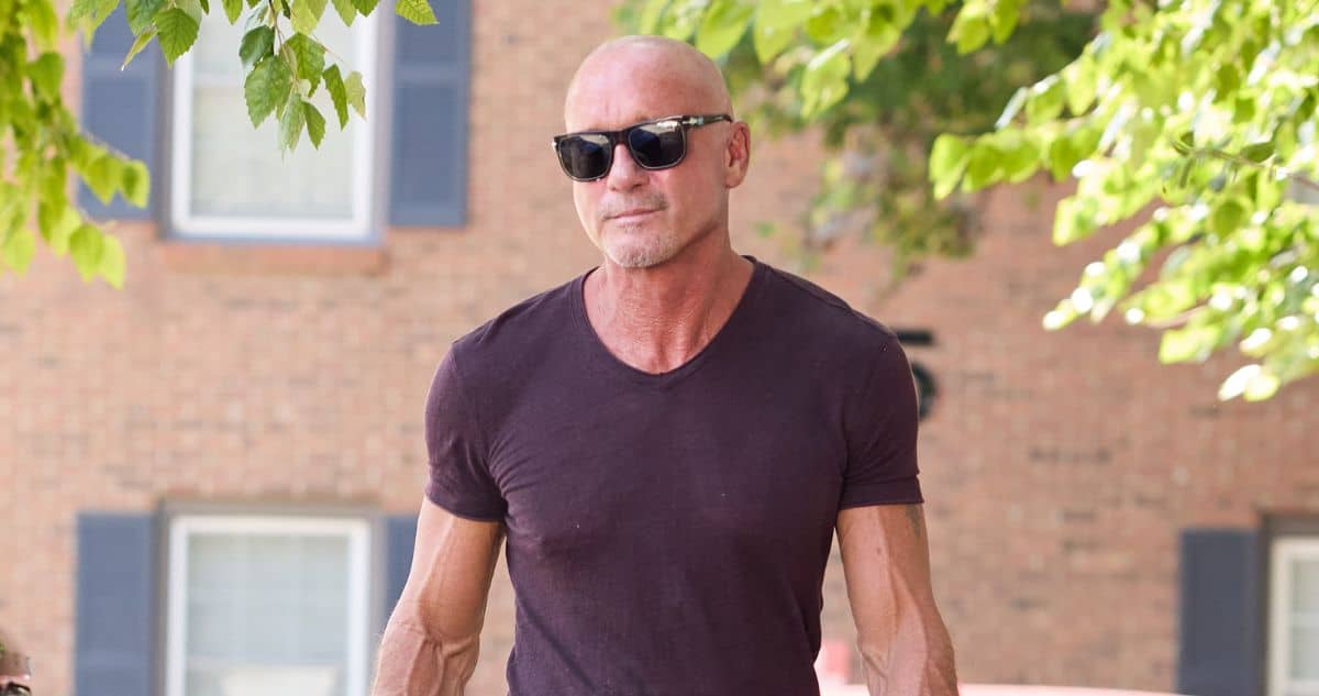 Tim McGraw Debuts New Look In Nashville