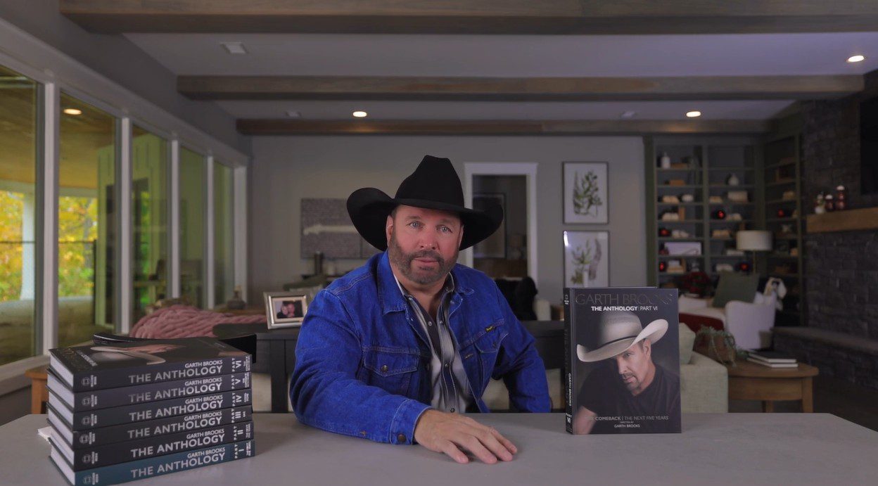 “I’ve Never Been More Scared In My Life” – Garth Brooks Recalls The Harrowing Story Of A … Brief Power Outage… During His 2021 Nebraska Concert